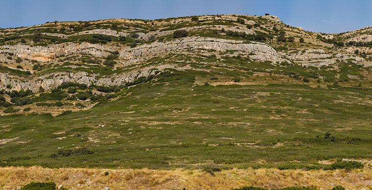 Paisaje en el que se enclava Cova Centelles.